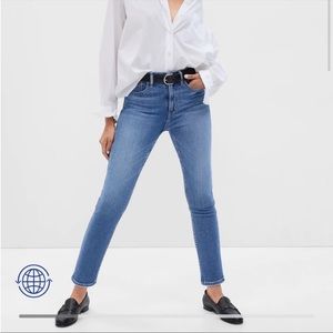 Gap High Rise Vintage Slim Jeans
Color: medium indigo
